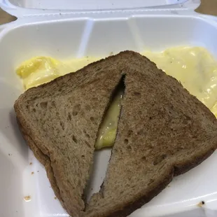 Cheese omelette with rye toast