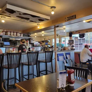 sushi and sashimi, interior