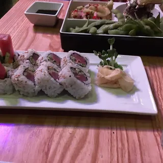 Spicy Tuna Roll* **