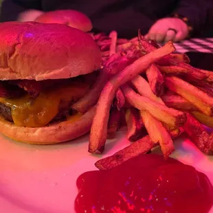 The natural burger with bacon and cheddar