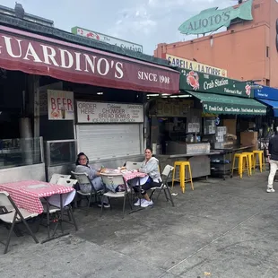 Proof we ate here. Don't eat here. All bad.