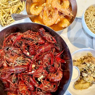 Crawfish, Shrimp, Cajun Wings, Garlic Fries, Garlic Noodles