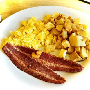 Eggs breakfast potatoes turkey bacon