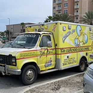 a broken egg diner truck