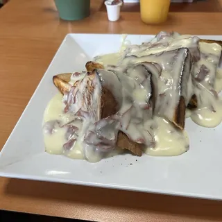 Chipped Beef Gravy on Toast