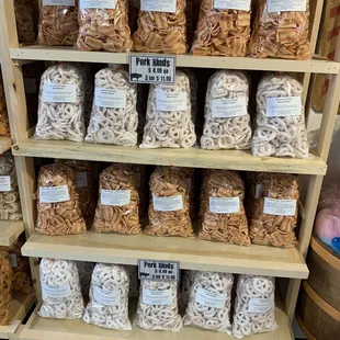 Pork rinds.   There are three times as much as in Picture.