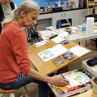 Alice O'Leary teaching a watercolor painting class in the drawing and painting studio.