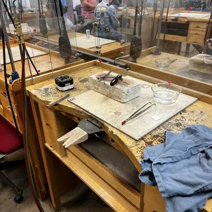 This is my work area at the Dallas Craft Guild. Great equipment, and a well appointed work space.