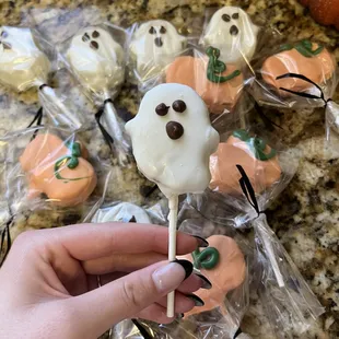Halloween Cake pops - ghost &amp; pumpkin