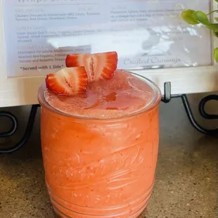 Strawberry lemonade smoothie made with fresh strawberries and just the right amount of sweetness!
