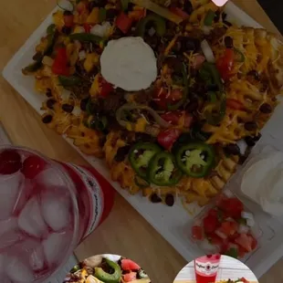 crispy waffle fries topped with seasoned ground beef, black beans, diced tomato, drizzles with nacho cheese, sour cream, sliced jalapenos