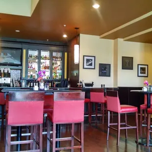 Empty dining room at lunchtime...i should have heeded this warning!