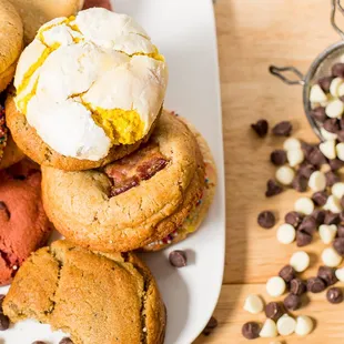 a plate of cookies and ice cream