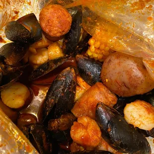 Mussels with potatoes and sausage