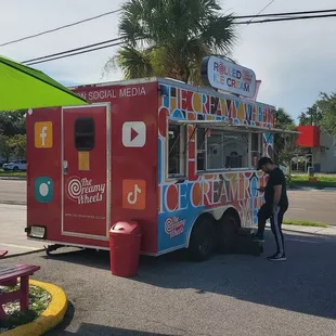 Right off Kennedy Blvd in Tampa