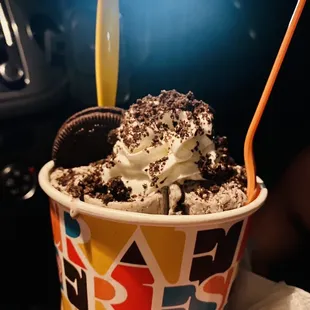 Vanilla ice cream with smashed Oreos