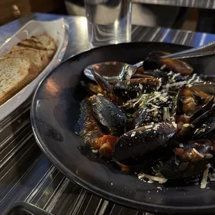 Bread and mussels