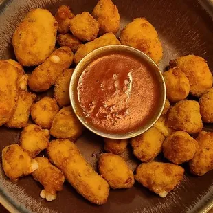 Cheese curds w marinara