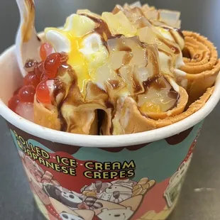 Thai tea ice cream rolls with two free toppings ( bubble or jelly)