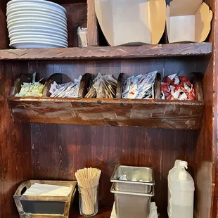Condiment station