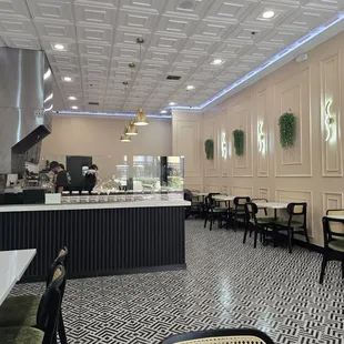 Employees hard at work, with the visibility of cooking our treats