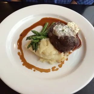 Steak, Garlic Mashed Potatoes and Asparagus