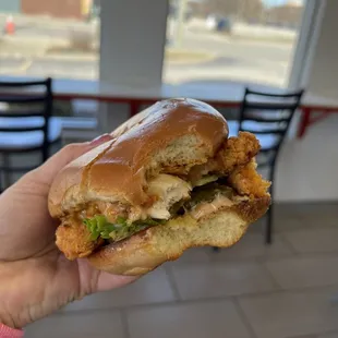 Crispy chicken sandwich