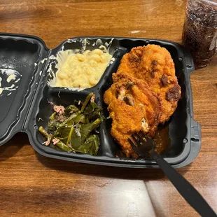 Nashville hot chicken with greens and mac&amp;cheese
