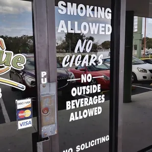 a no smoking sign on the door of a restaurant