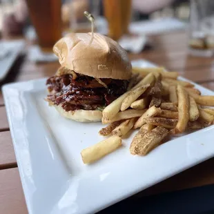 Pulled pork sandwich