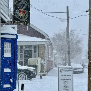 Still open during a snow storm in NOLA. Best neighborhood bar in the city.