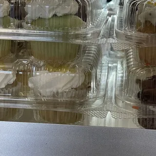 12 Mini Cupcakes