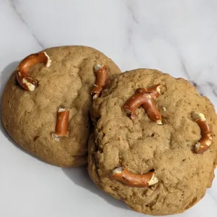 Salted caramel pretzel cookie