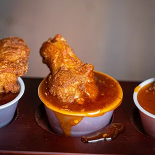 food, chicken wings and fried chicken