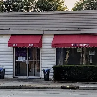 Storefront for The Curve