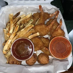 fried shrimp platter. (i ate some of the fries already)