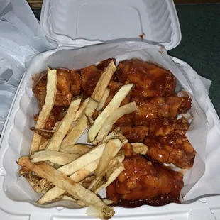 moe moe wings (fries missing)