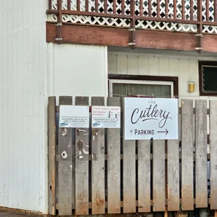 Follow the arrow to free parking!