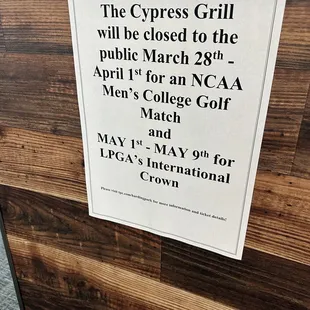 a sign on the door of a restaurant