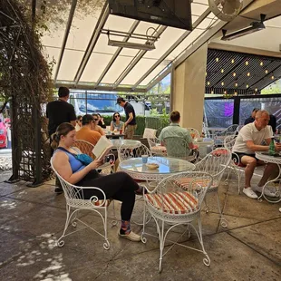 Lovely &amp; lively patio dining