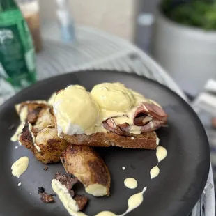 Eggs Benedict