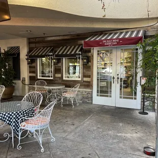 Vegas&apos; #1 bread cafe