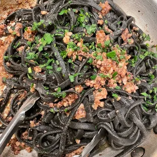 Black pasta aglio olio