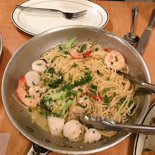 Shrimp and Scallop Linguine