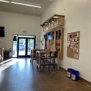 Cute areas to sit. Lots of space.