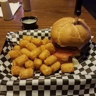 Jalapeno cheeseburger with tots
