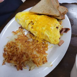Western omelets hashbrowns toast