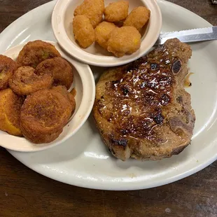 The jalapeño pork chop with corn nuggets and fried squash! Let's eat!