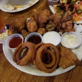 Hoover platter. Subbed shitken fingers with fwied shrooms.