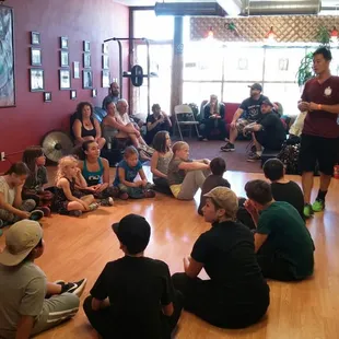 Coach check it sharing knowledge with his students!